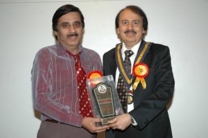 Dr Deepak K Jumani felicited by IMA President Dr Akil Contractor